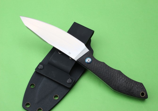 Bear head carbon fiber handle D2 steel fixed knife