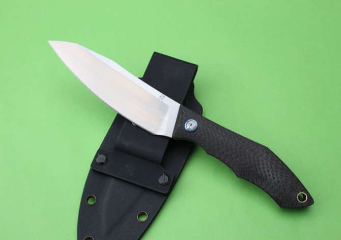 Bear head carbon fiber handle D2 steel fixed knife