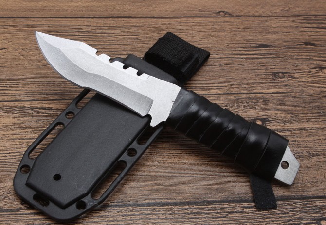 One-piece steel forged small hunting knife (k sheath)