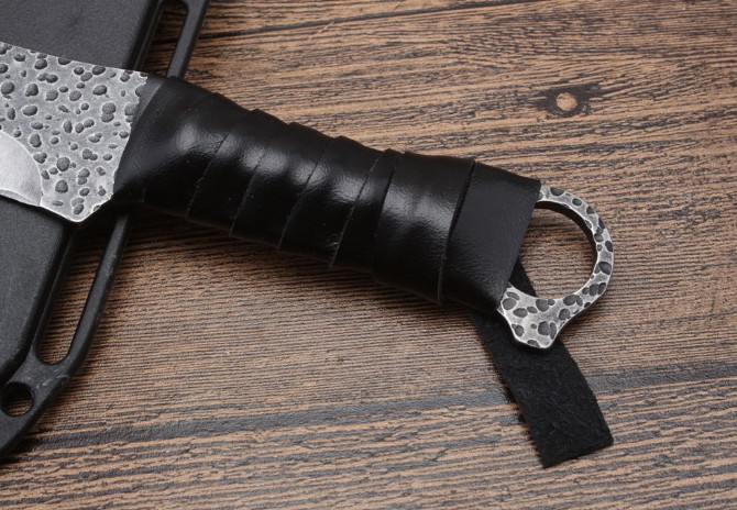 One-piece steel forged small hunting knife (k sheath)