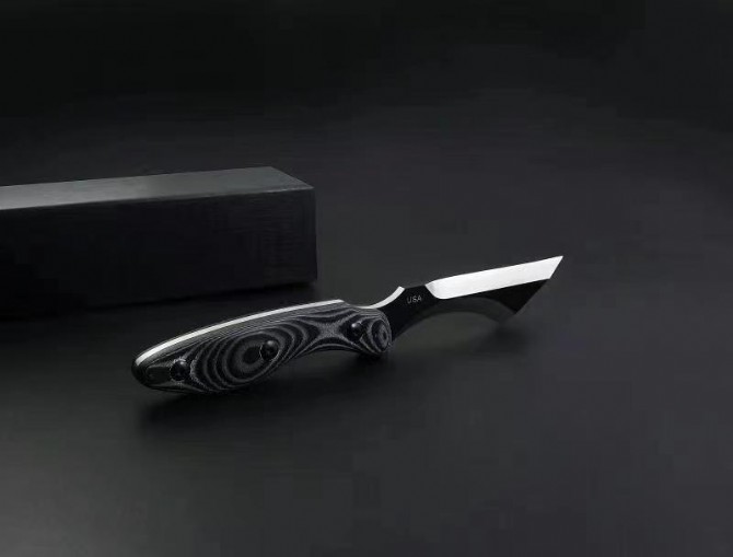 American Cutting-edge Tactical Back Bite Special Shaped Rain Blade Tactical Knife Tops Back Bite Styled Double-Edged Kni