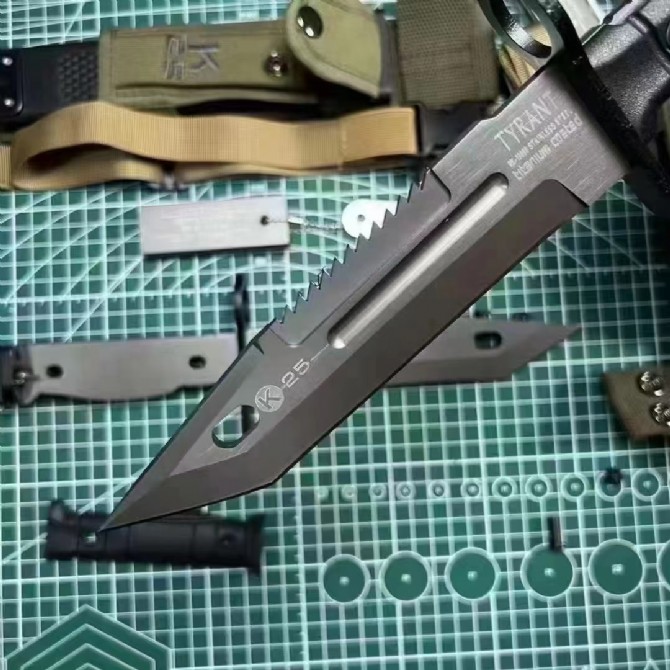 US Navy SEAL active duty bayonet K-25 (without flint)