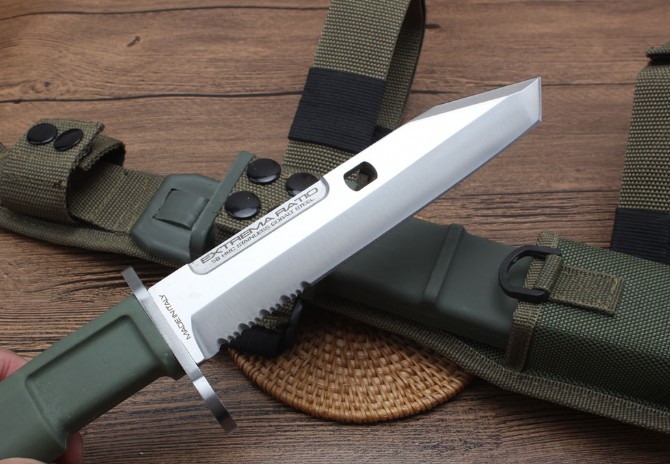 The most classic Afghan fulcrum bayonet of extreme force, white-edged multi-purpose bayonet (green handle, white-edged)