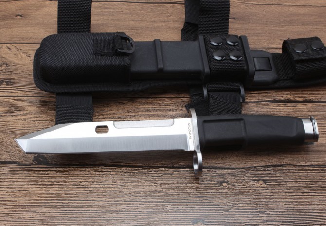 The most classic Afghan fulcrum bayonet of extreme force, white blade multi-functional bayonet (black handle, white blad