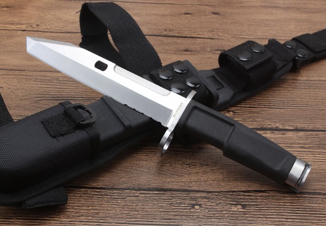 The most classic Afghan fulcrum bayonet of extreme force, white blade multi-functional bayonet (black handle, white blad