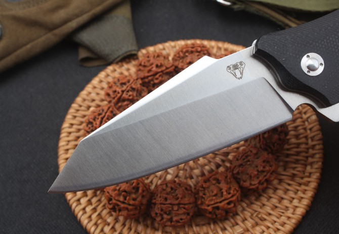 Snake head bearing quick opening folding knife (G10 handle)