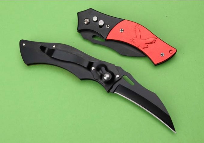 Nighthawk Claw (Featured Automatic Jumping Knife)