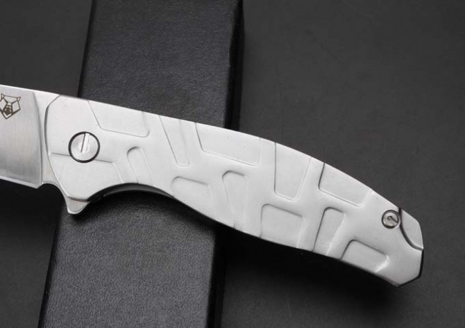 Bear head steel handle folding knife (325)