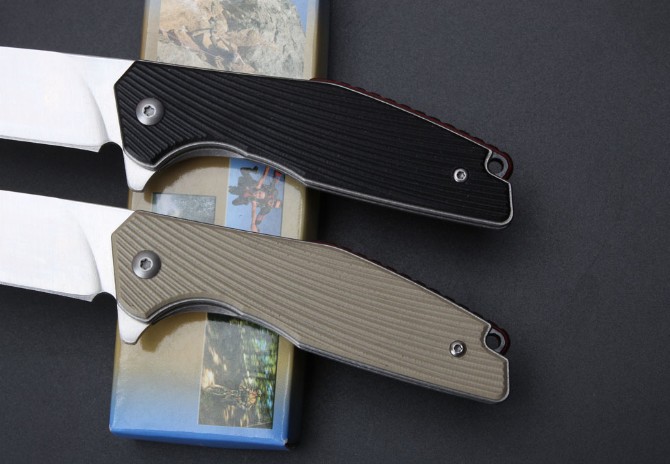 Airborne troops bearing quick opening folding knife