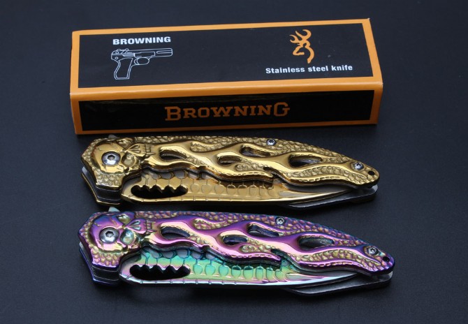 Patterned skull bearing quick-opening folding knife