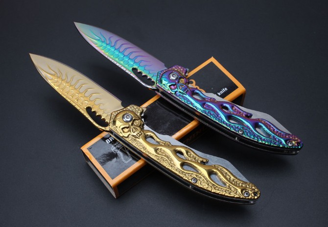 Patterned skull bearing quick-opening folding knife