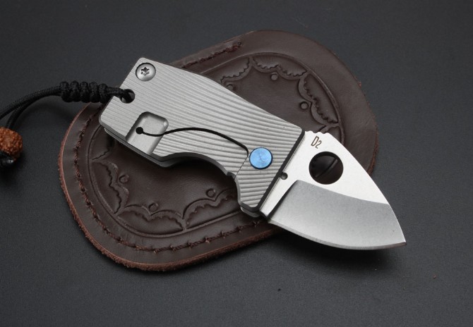 Small fat titanium handle folding knife (D2 steel)