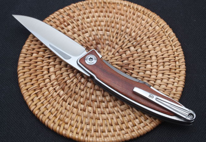 CR steel lock V gold pocket knife