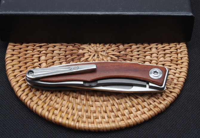 CR steel lock V gold pocket knife