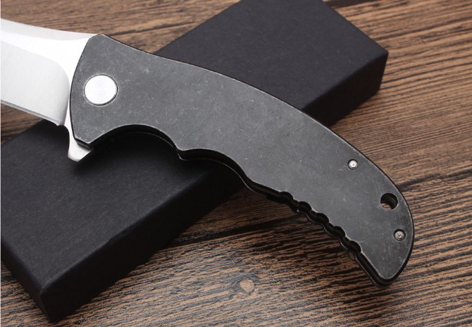 Crescent quick-opening folding knife