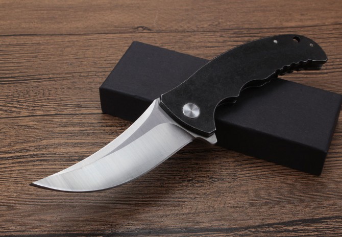 Crescent quick-opening folding knife