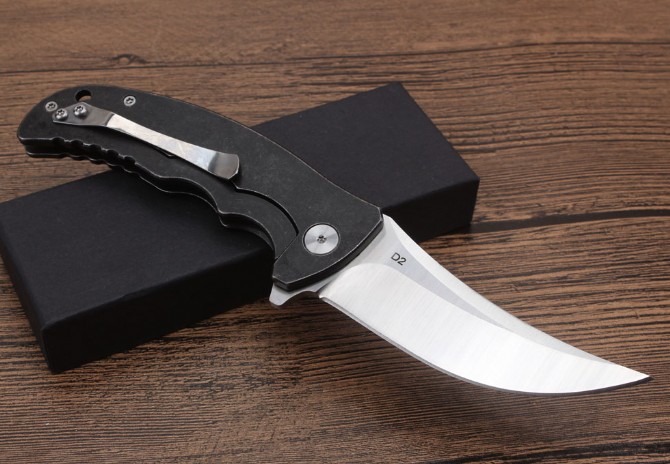 Crescent quick-opening folding knife