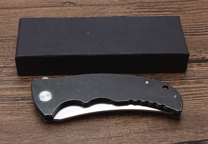 Crescent quick-opening folding knife