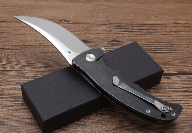 Crescent quick-opening folding knife