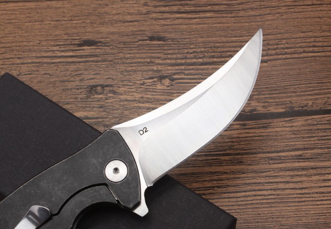 Crescent quick-opening folding knife