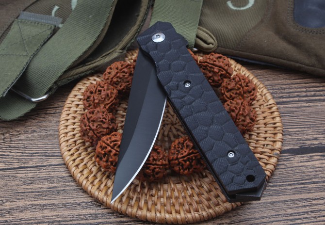 Cube - bearing quick-opening folding knife