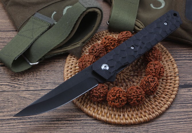 Cube - bearing quick-opening folding knife