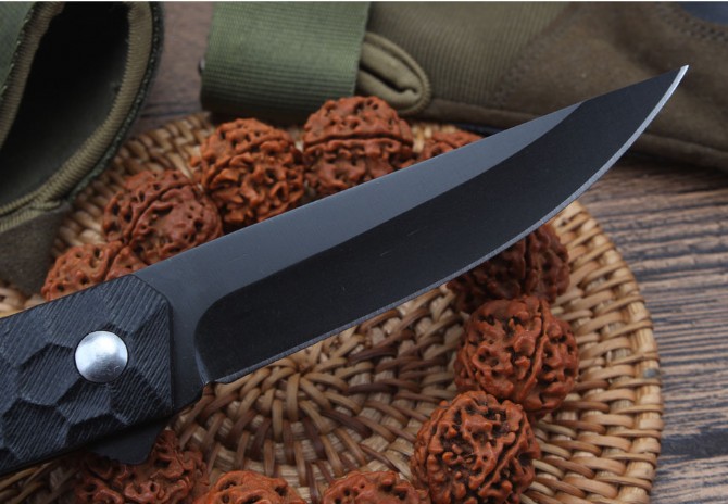 Cube - bearing quick-opening folding knife