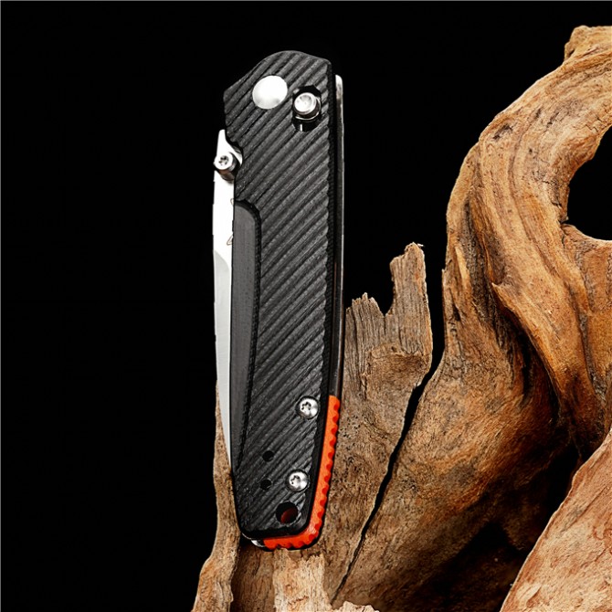 New version of butterfly 485 folding knife