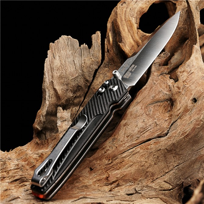 New version of butterfly 485 folding knife