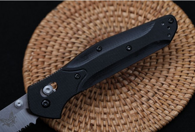 New version of butterfly 940 folding knife (half tooth)