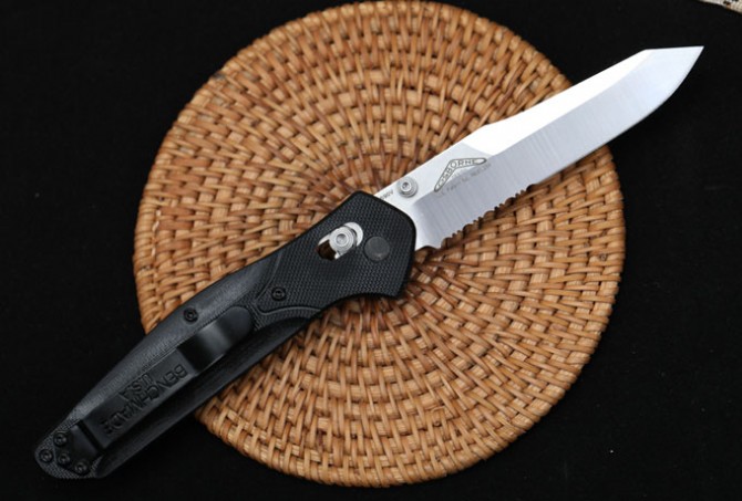 New version of butterfly 940 folding knife (half tooth)