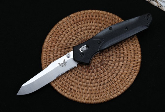 New version of butterfly 940 folding knife (half tooth)