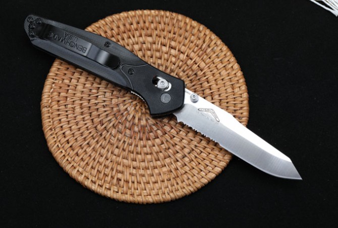 New version of butterfly 940 folding knife (half tooth)