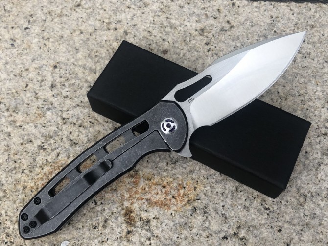 HQ2 folding knife