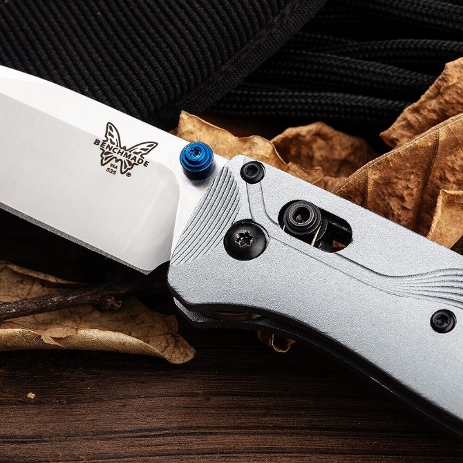 Butterfly Benchmade 535BK-4 Bugout Folding Knife (White)