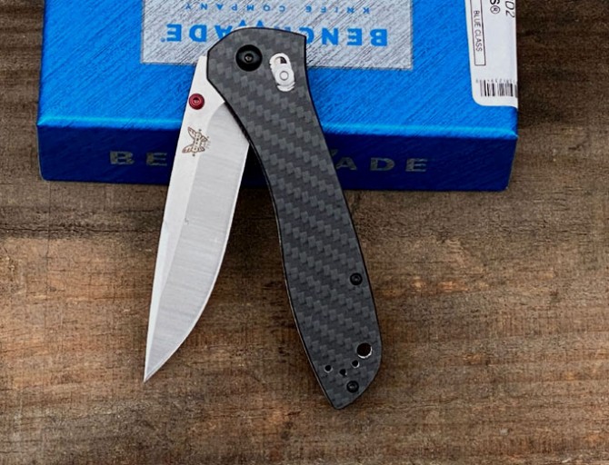 Benchmade butterfly 710D2 folding knife (carbon fiber handle)