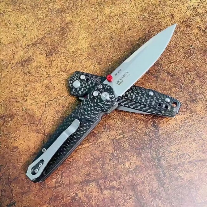 Butterfly 485 Folding Knife Carbon Fiber