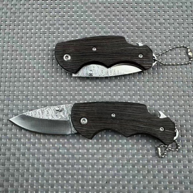 Small hamster wooden handle lockless pocket pocket knife