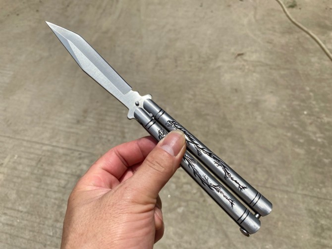 JL-16 dragon handle butterfly knife (edged)