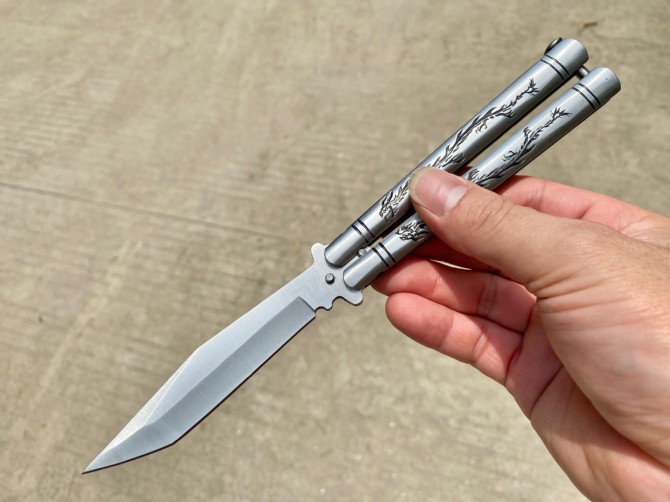 JL-16 dragon handle butterfly knife (edged)