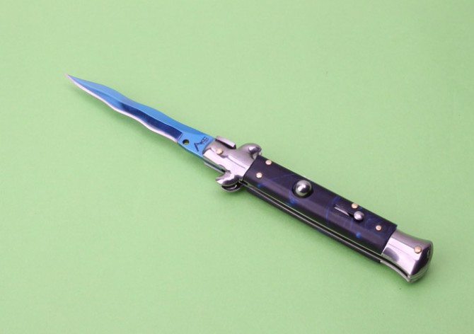 9-inch AKC Italian jump knife-Blue Sky (white steel head water wave blade)