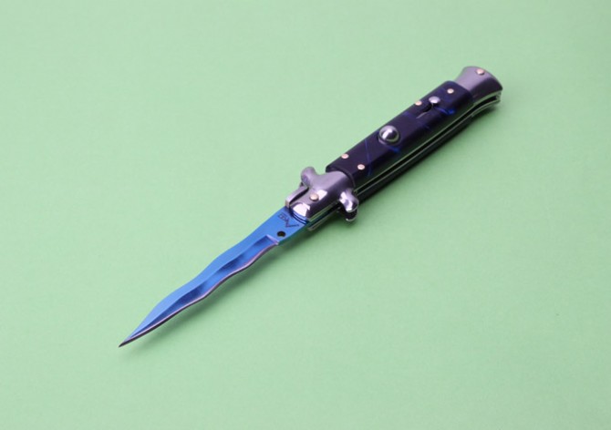 9-inch AKC Italian jump knife-Blue Sky (white steel head water wave blade)