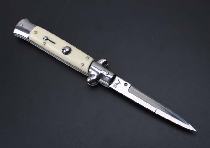 2016 new version 9-inch AKC Italian Mafia jump knife (imitation ivory white blade)