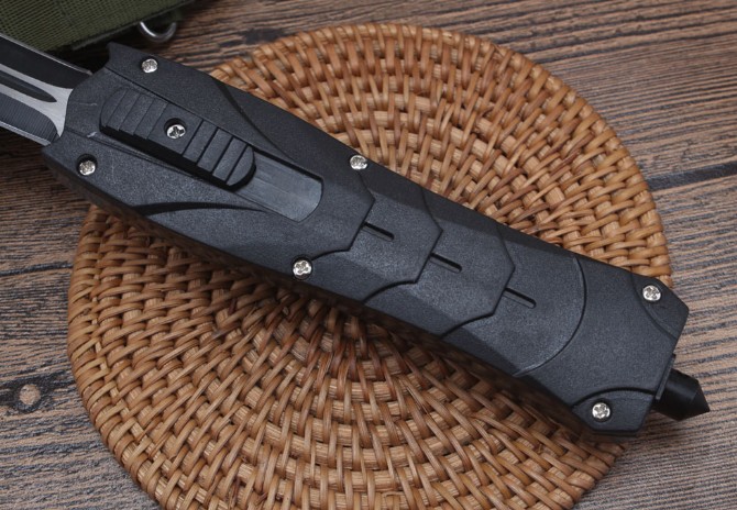 Avenger Jump Knife - (Economic Version) Carbon Fiber Handle and Black Handle