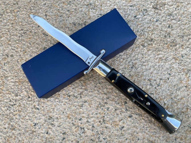 New version of 11-inch Mafia jumping knife (with tail lock)