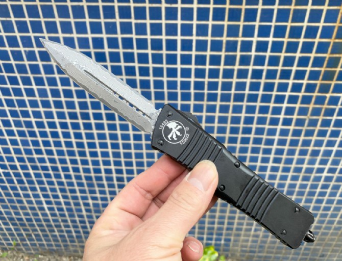 Replica Microtech Cerberus Jump Knife (Damascus Steel)