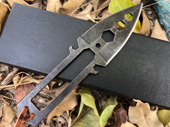 Outdoor steam extraction tool survival knife