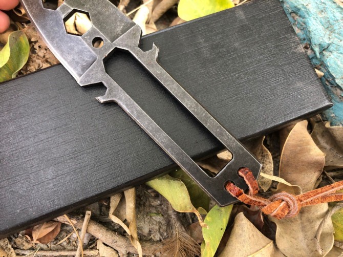 Outdoor steam extraction tool survival knife