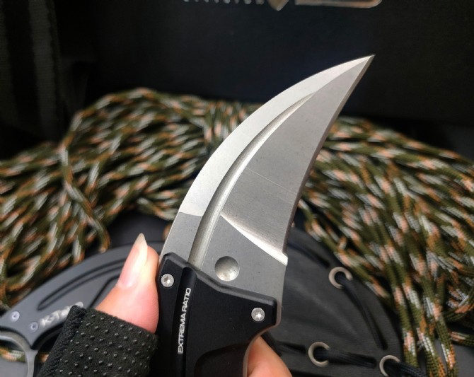 Extreme forceExtrema ratio k-Talon 006 claw knife