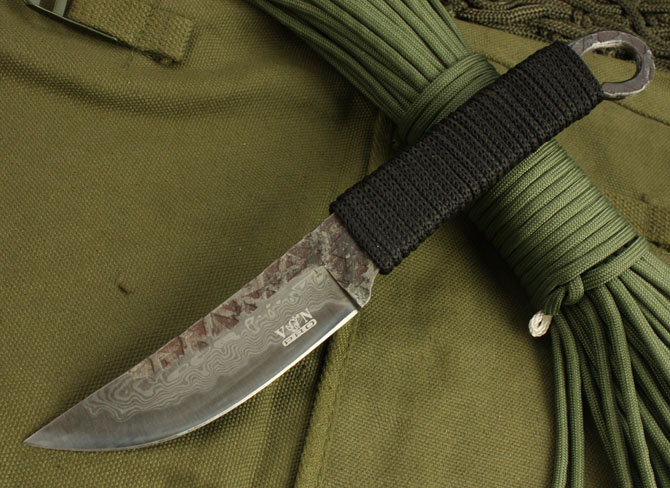 Straight knife with round handle and pattern